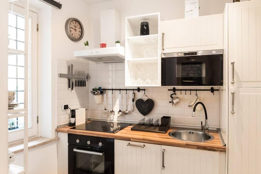 Lovely Colosseum Loft Apartment Рим Екстериор снимка